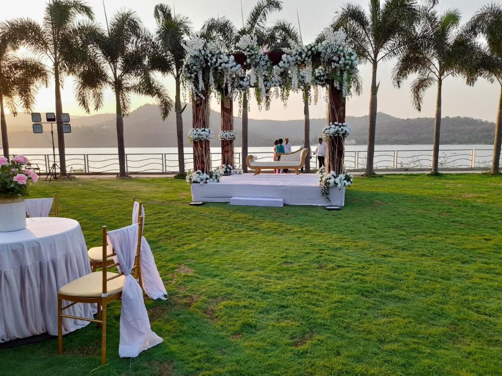 Aquarius Resort Gorhe Khurd Exterior photo